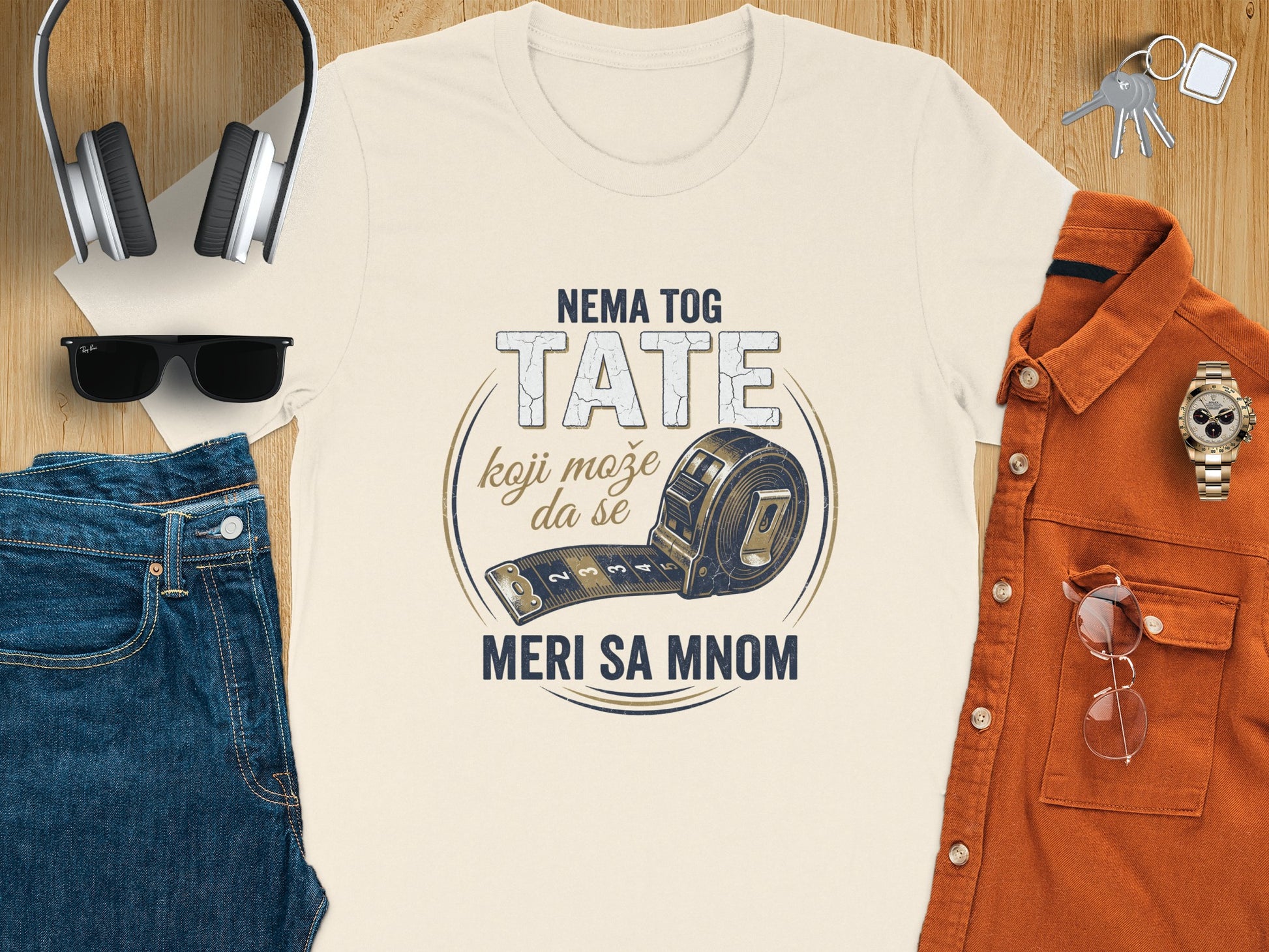T-shirt with text "NEMA TOG TATE KOJI MOŽE DA SE MIRI SA MNOM" and tape measure graphic.