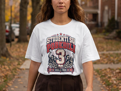 A person wearing a white t-shirt featuring the text "STUDENTI SU POBEDILI" and "SRBIJA 2026."