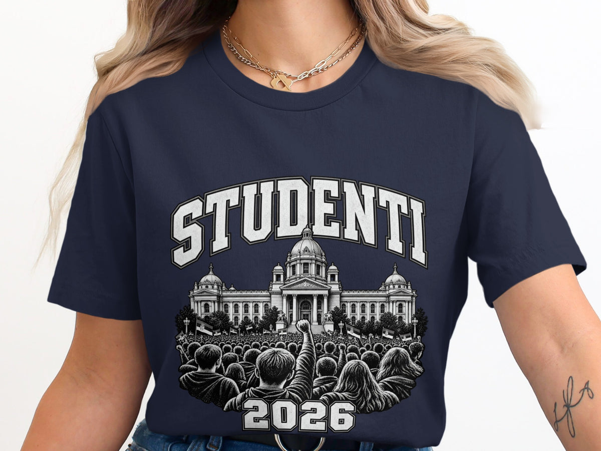 A person wearing a dark blue t-shirt featuring the text "STUDENTI 2026" above an illustration of a large crowd protesting in front of a government building.