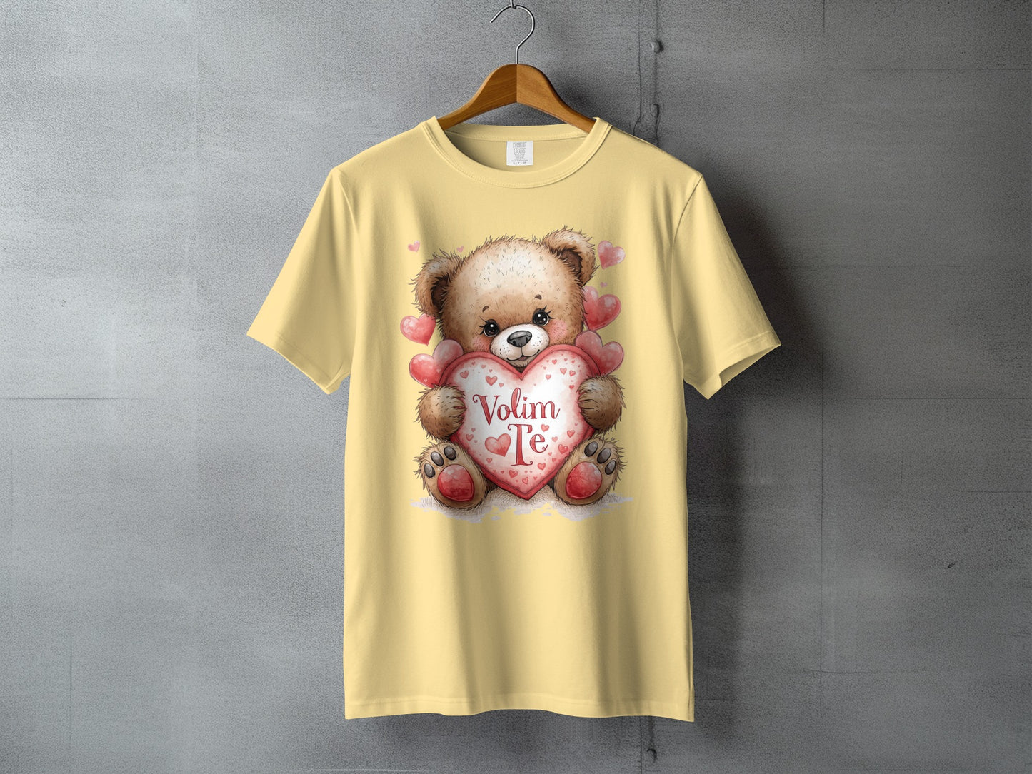 Cute Teddy Bear Holding Heart Valentine's Tshirt