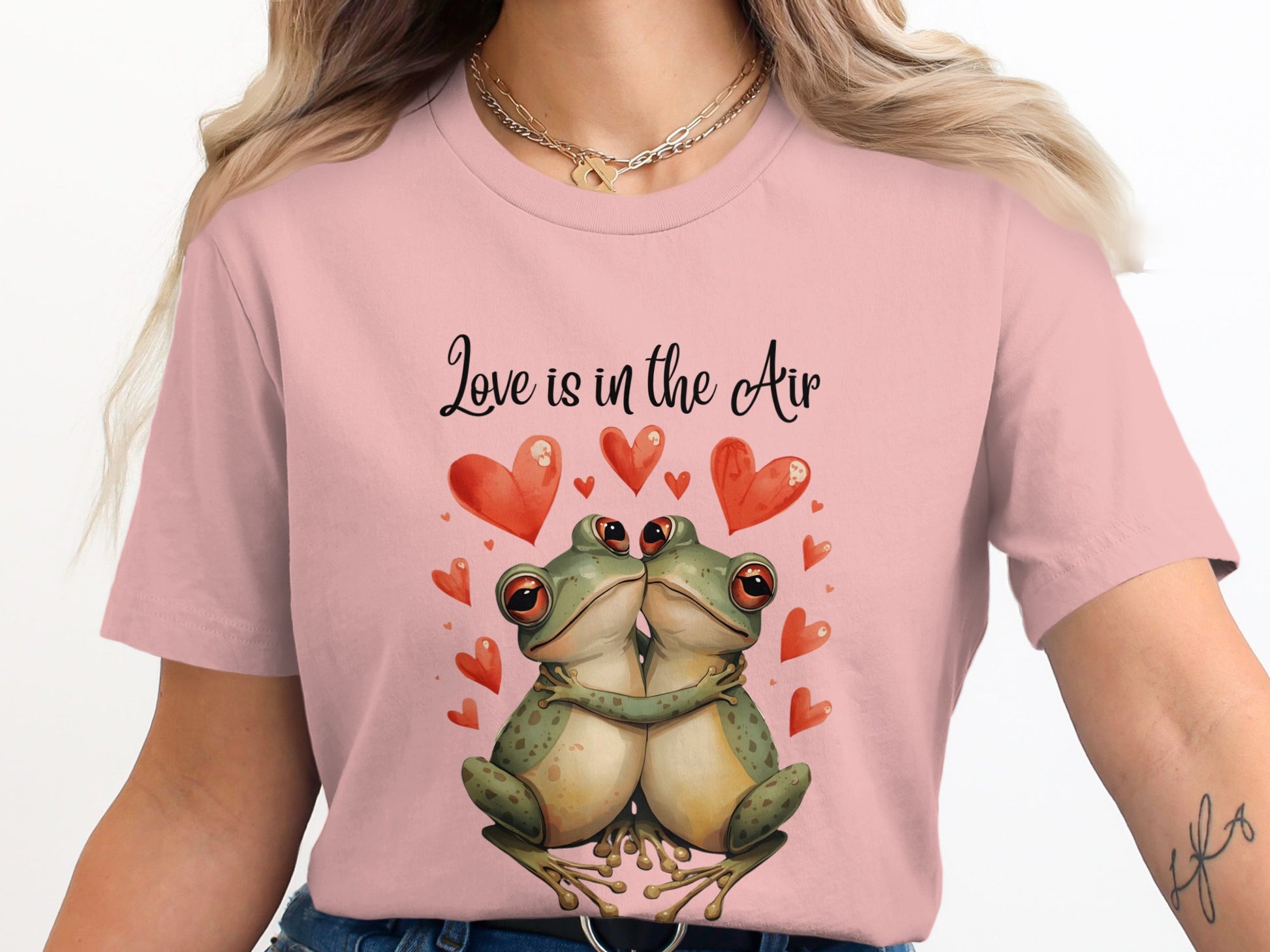 Love is in the Air Frog Design T-shirt