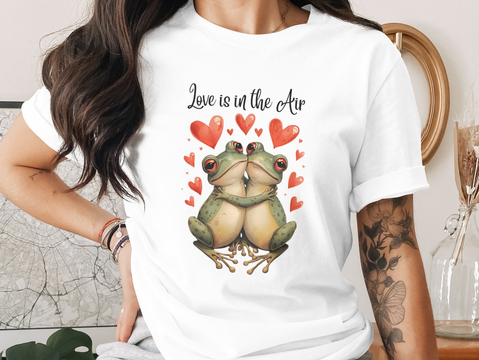 Love is in the Air Heart Frogs Lover T-shirt